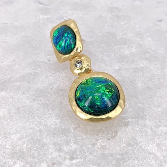 Statement Retro Emerald Green Lava Stone Dangle Earrings (Light Luxury) - Picture 6 of 7